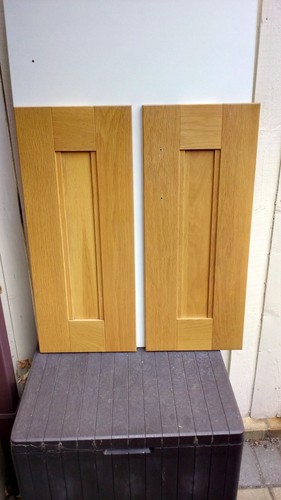 Pair solid light oak shaker - oak,