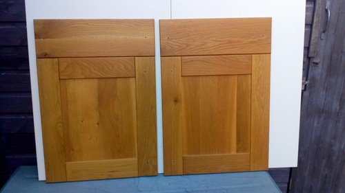 Pair solid light oak shaker - pair,
